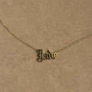 BNWT 14k Solid Yellow Gold Gothic 'Jade' Name Necklace Zoe Lev